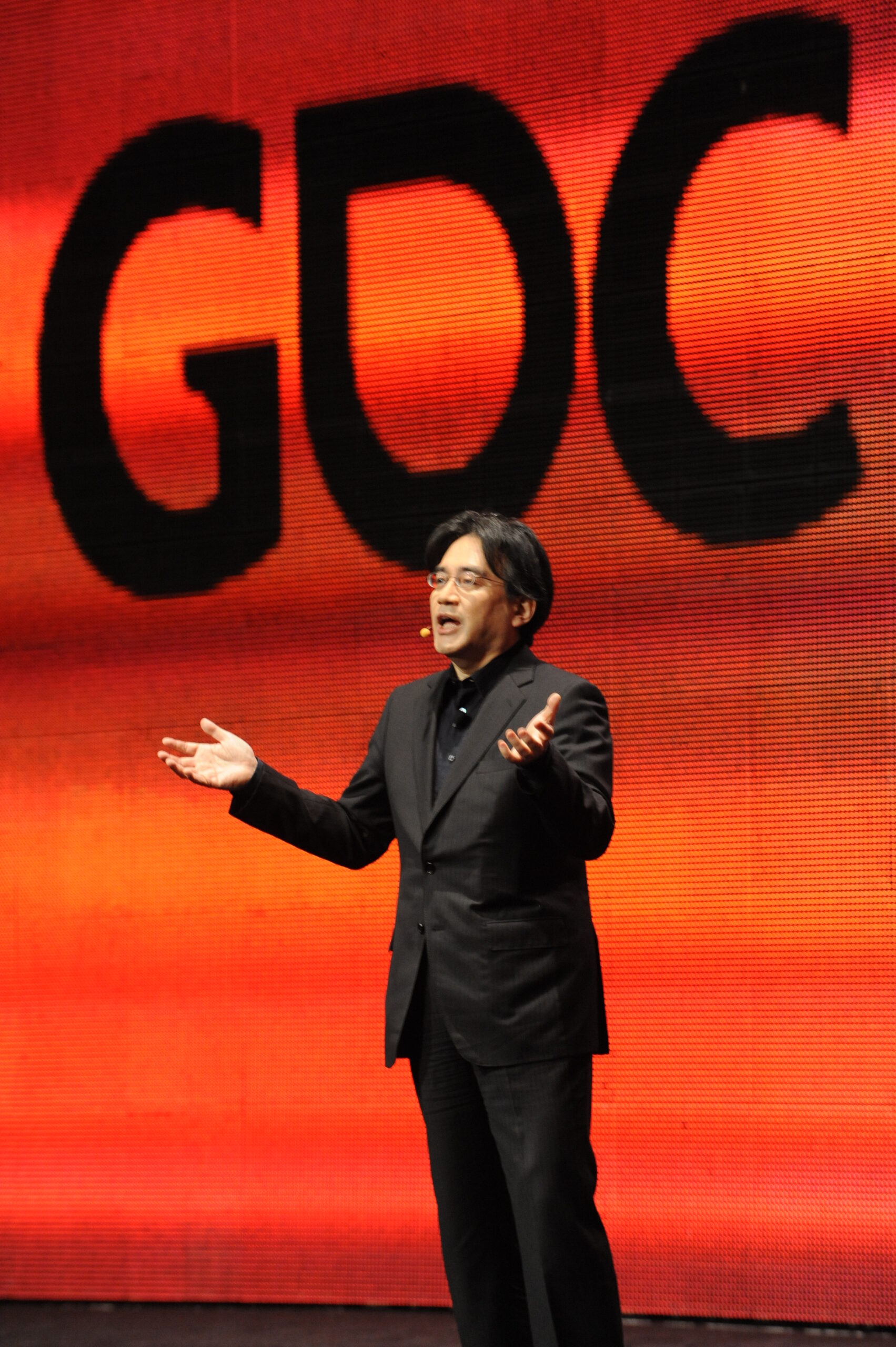 2011년 Game Developers Conference 무대의 Satoru Iwata